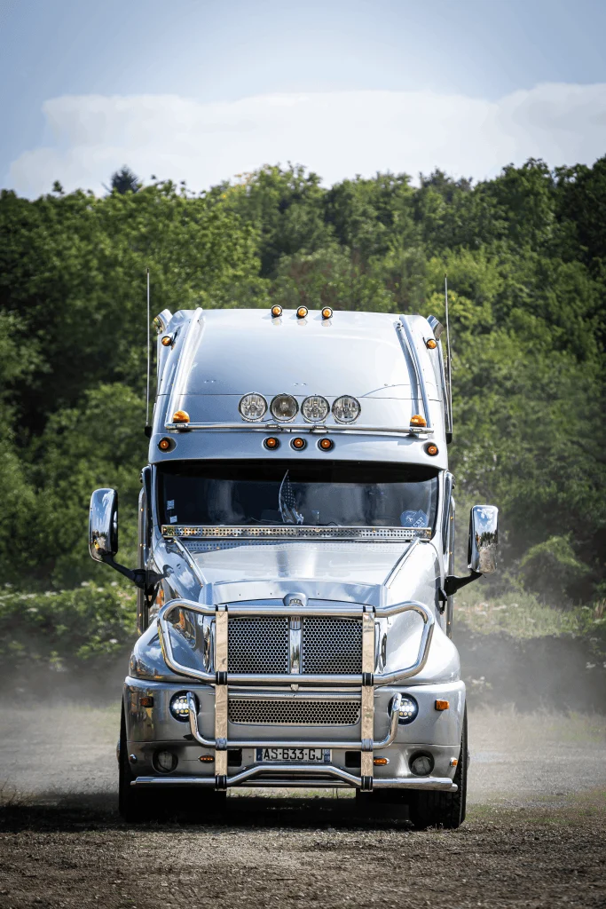 Camion américain sur la piste