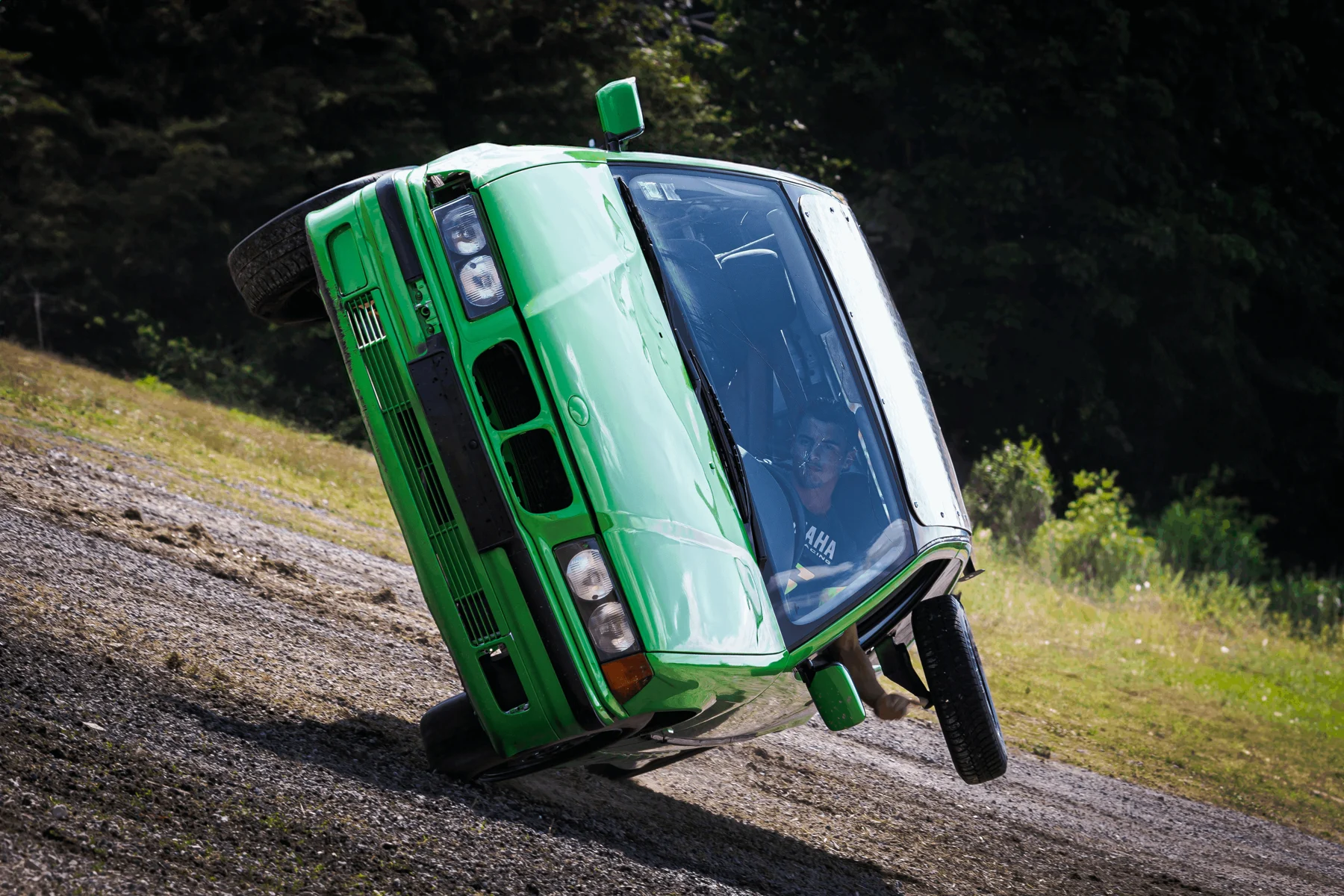 Voiture roulant en équilibre sur deux roues